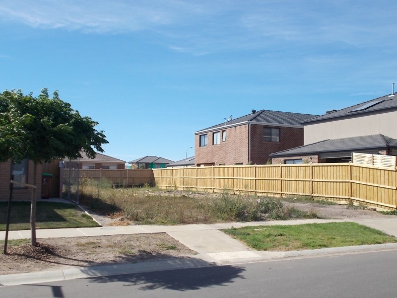 4 Elland Road, Clyde North VIC 3978