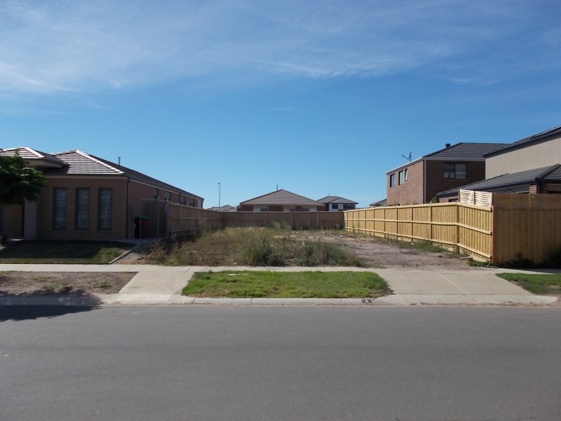 4 Elland Road, Clyde North VIC 3978