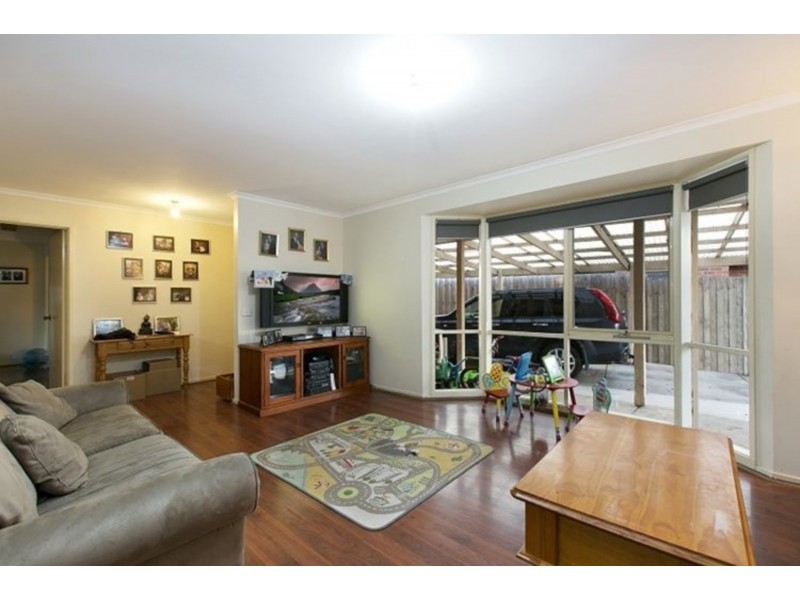 8 Milner Court, Cranbourne VIC 3977