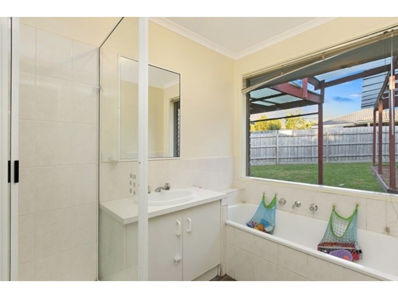 8 Milner Court, Cranbourne VIC 3977