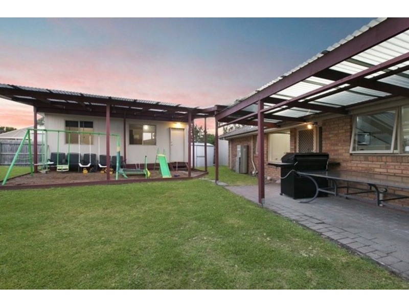 8 Milner Court, Cranbourne VIC 3977