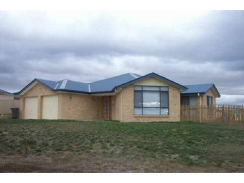 20 Howarth Close, Bathurst NSW 2795