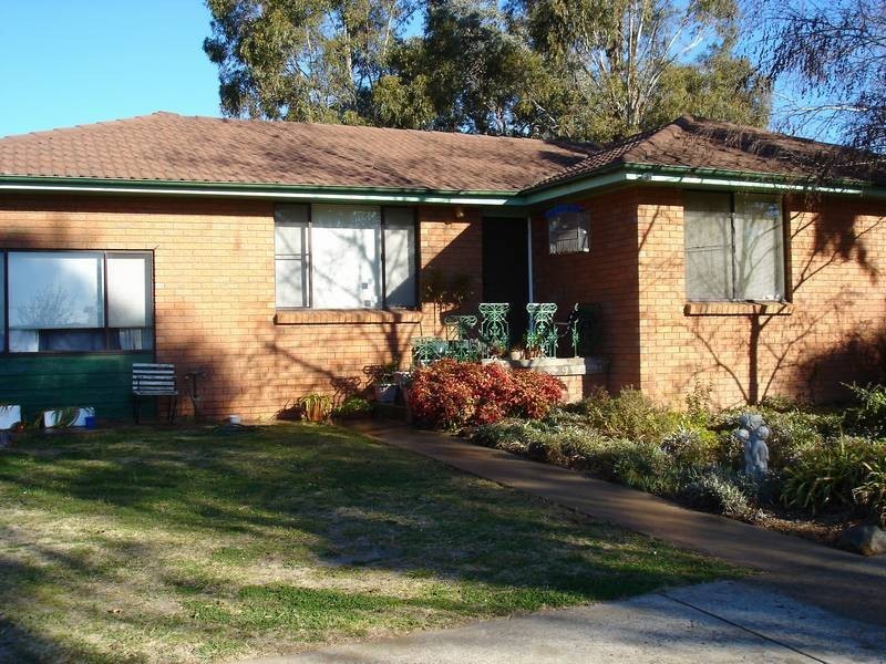 27 Saxby Close, Bathurst NSW 2795