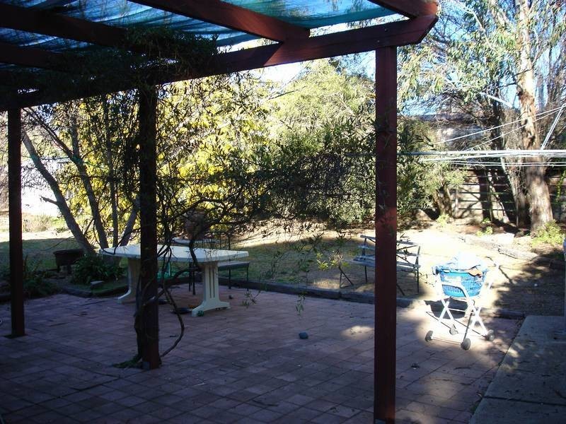 27 Saxby Close, Bathurst NSW 2795