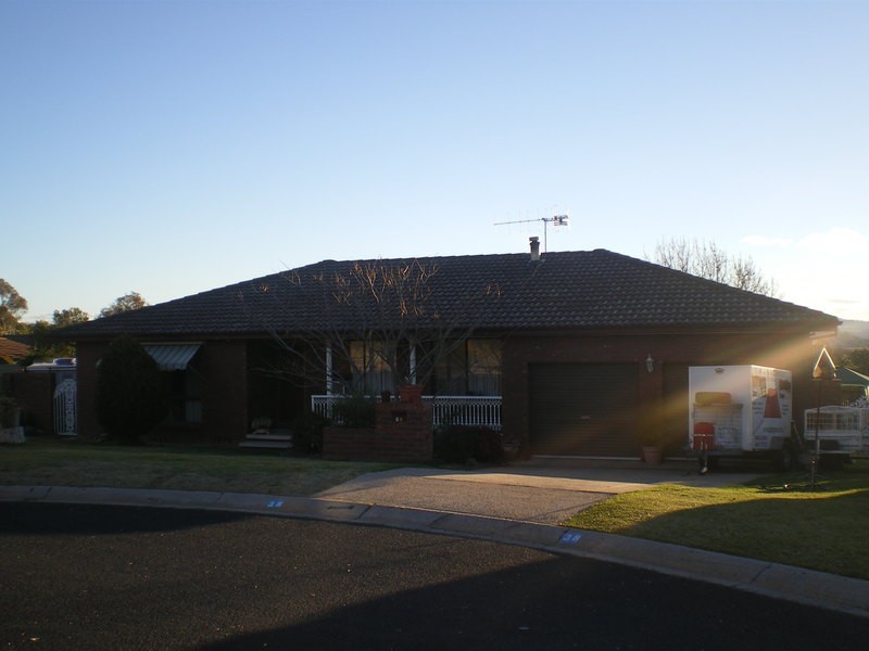 38 Pellion Place, Bathurst NSW 2795