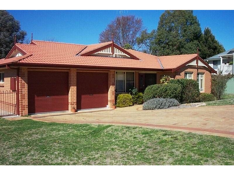 42 Cedar Drive, Bathurst NSW 2795