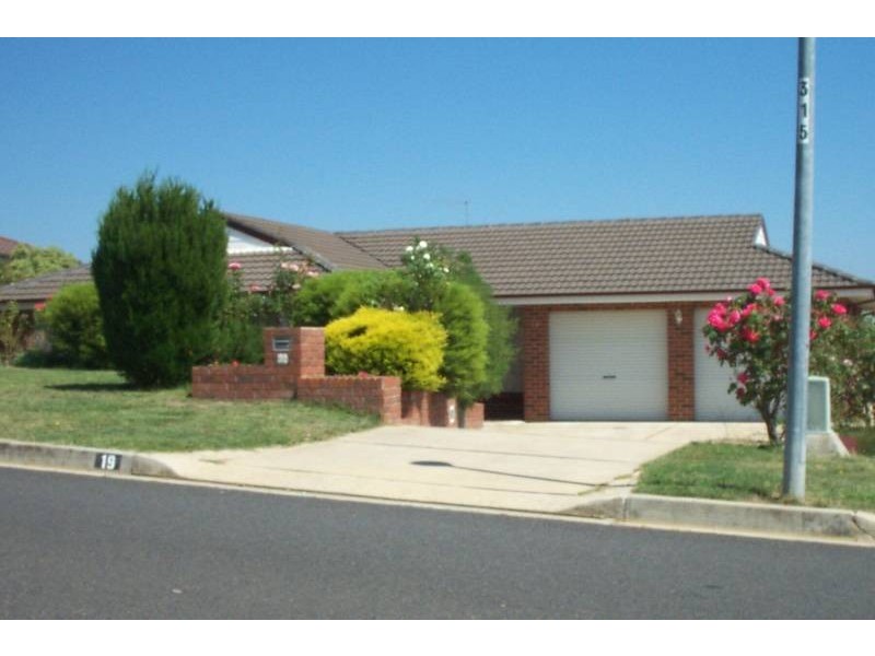 19 Opperman Way, Bathurst NSW 2795