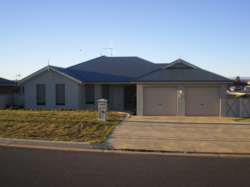 13 Carlyle Avenue, Bathurst NSW 2795