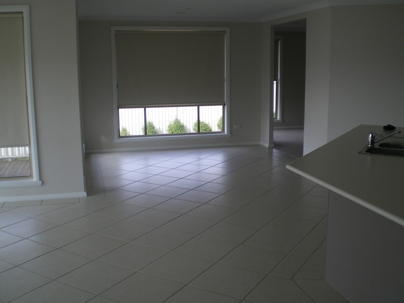 13 Carlyle Avenue, Bathurst NSW 2795