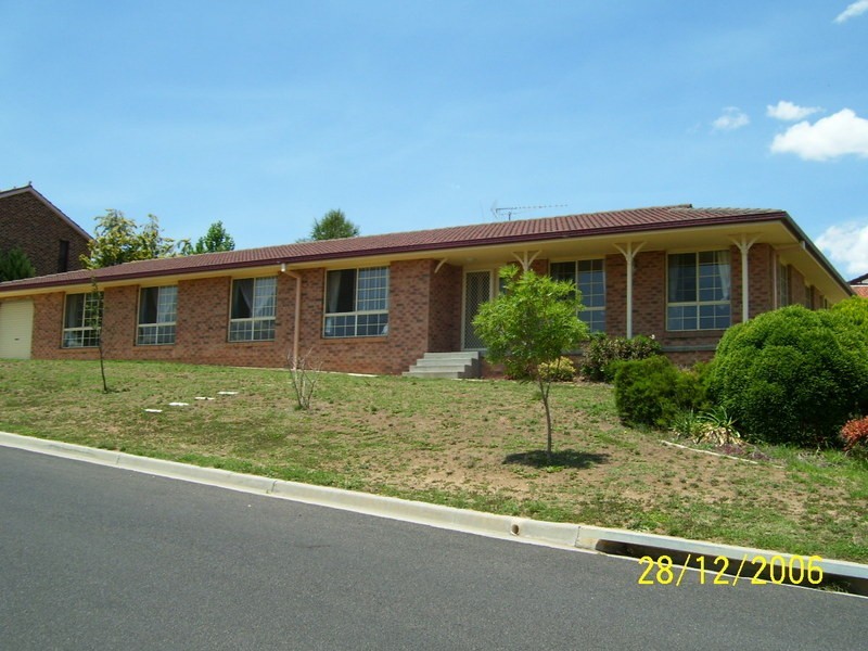 2 Kurumben Place, Bathurst NSW 2795