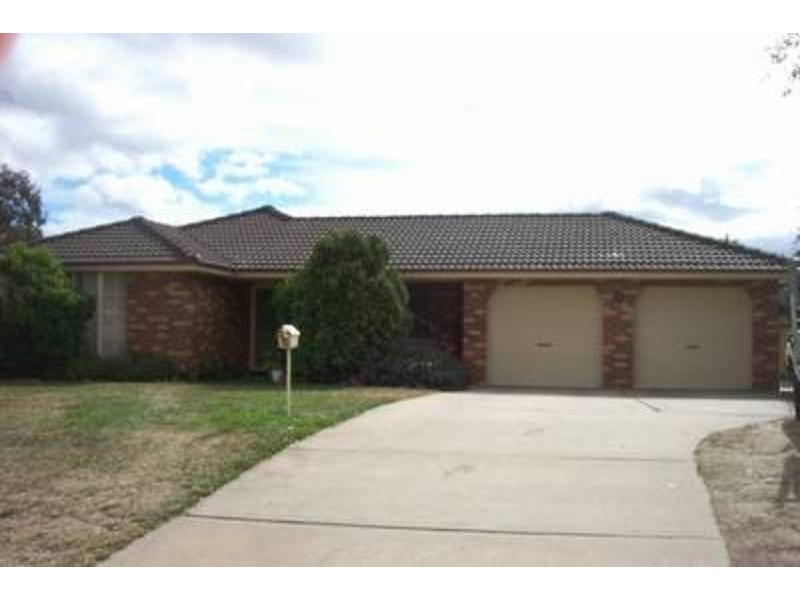 11 Lavelle Street, Bathurst NSW 2795