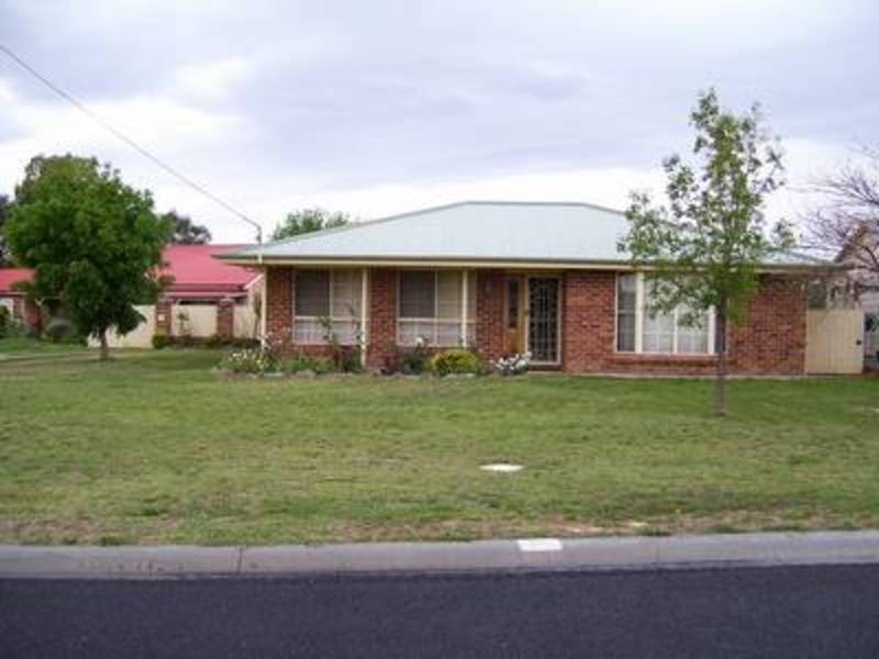 17 Halstead Street, Bathurst NSW 2795