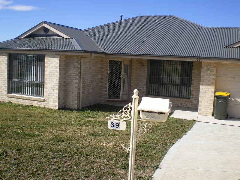 39 Darwin Drive, Bathurst NSW 2795