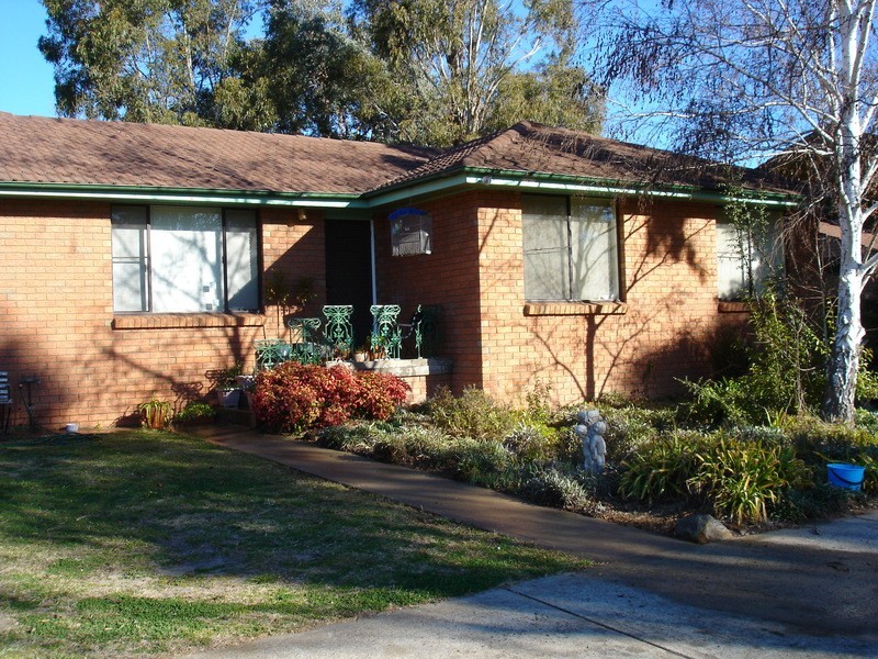 27 Saxby Close, Bathurst NSW 2795