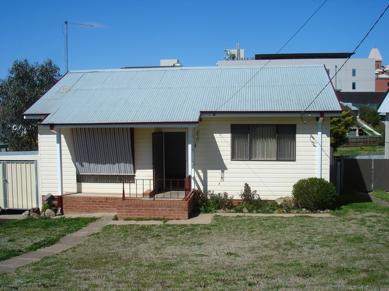 12 Beddie Street, Bathurst NSW 2795