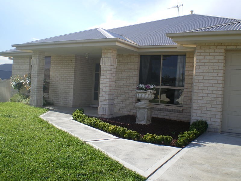 7 Arnold Court, Bathurst NSW 2795