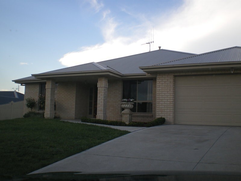 7 Arnold Court, Bathurst NSW 2795