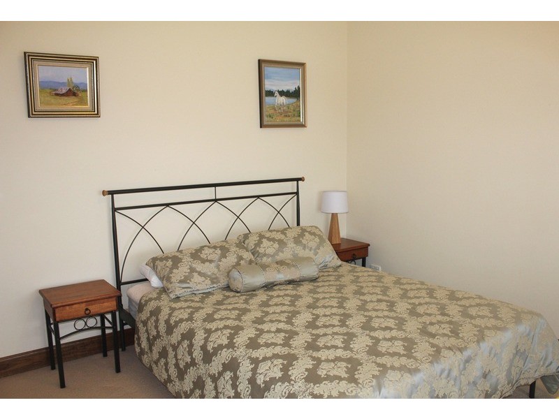 09 Fleming Drive, Bathurst NSW 2795