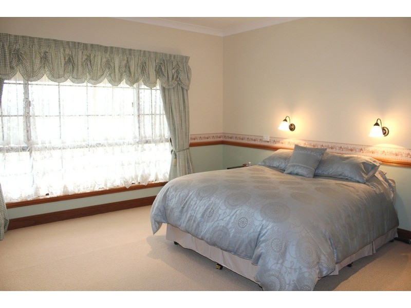 09 Fleming Drive, Bathurst NSW 2795