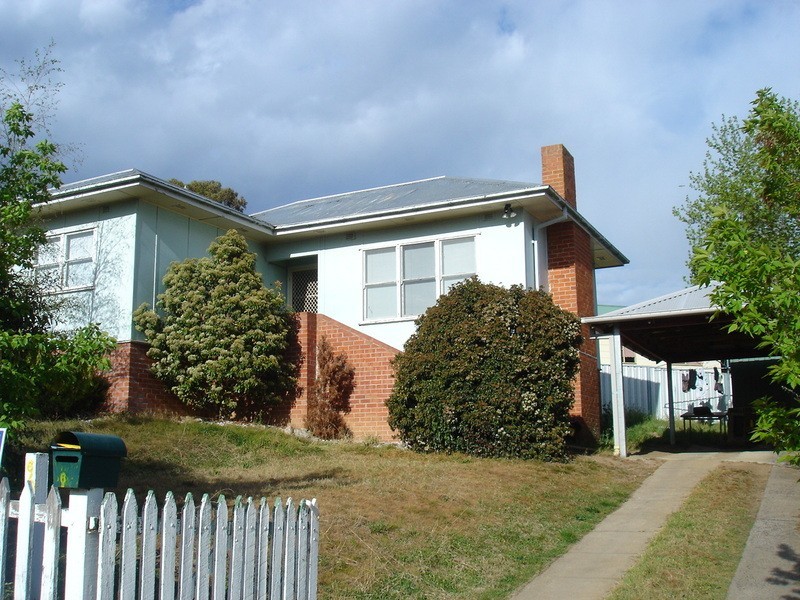 6 Henderson Street, Bathurst NSW 2795
