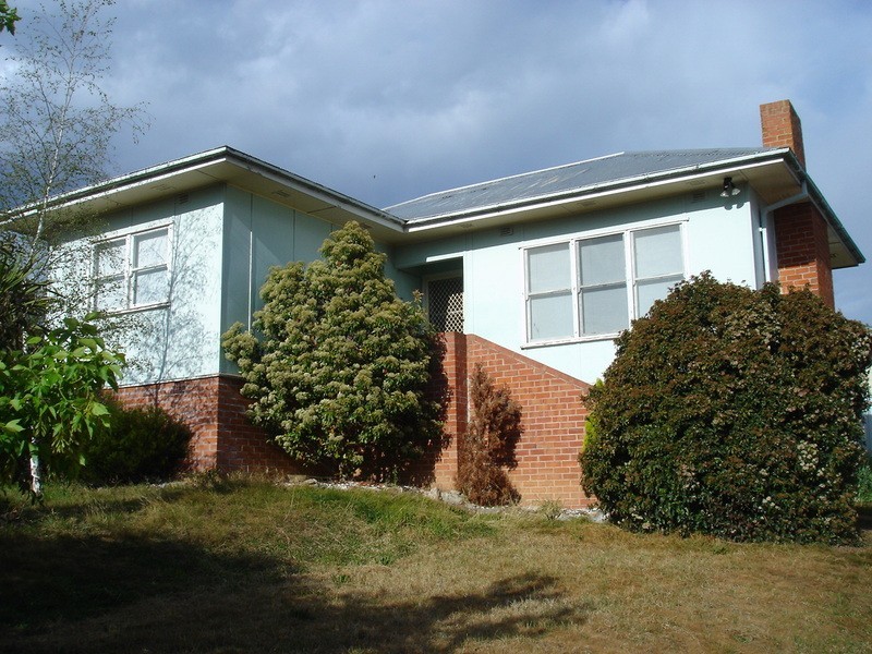 6 Henderson Street, Bathurst NSW 2795