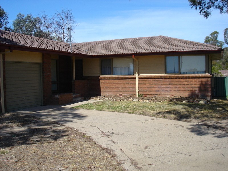 9 Whiteman Place, Bathurst NSW 2795