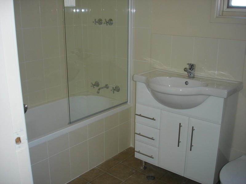 1 Ribbongum Circuit, Bathurst NSW 2795