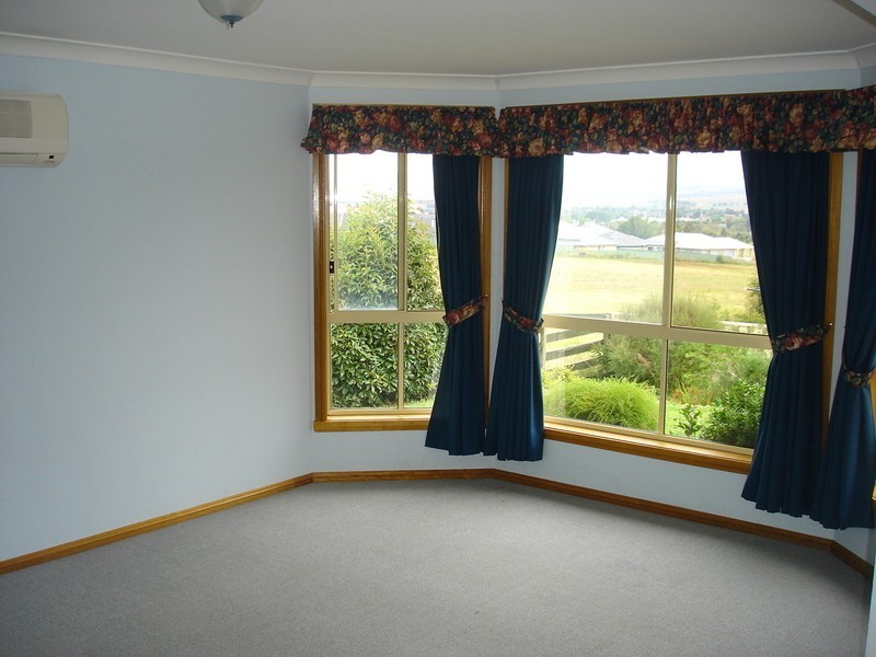 43 Endurance Court, Bathurst NSW 2795