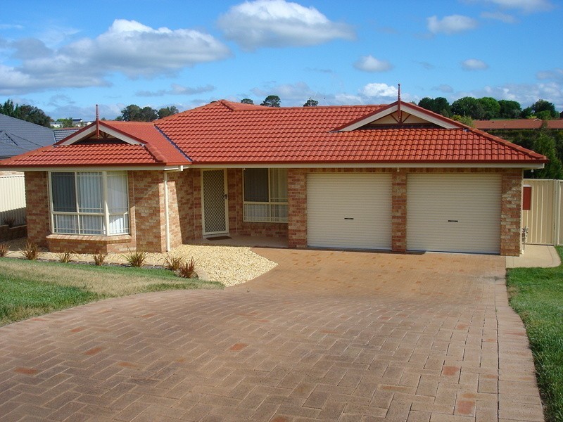 18 Jarrah Court, Bathurst NSW 2795