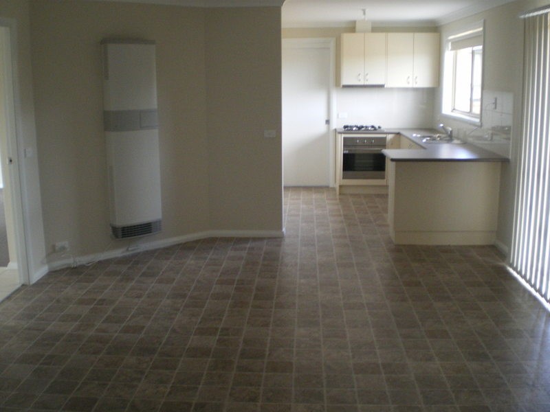 6 Jarrah Court, Bathurst NSW 2795