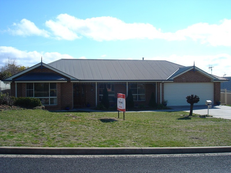 15 Westbourne Drive, Bathurst NSW 2795