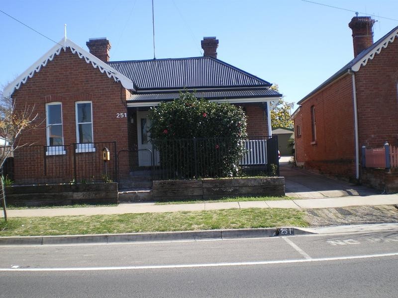 251 Stewart Street, Bathurst NSW 2795