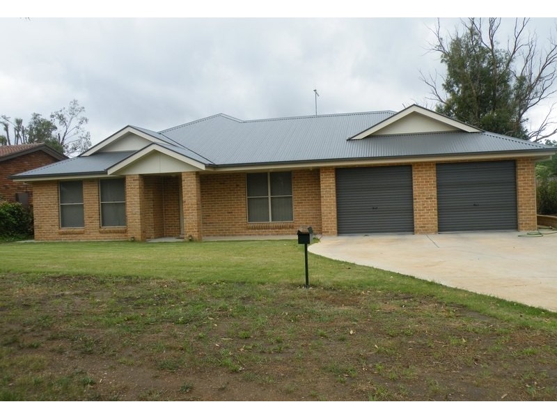 51 Kabbera Boulevard, Bathurst NSW 2795