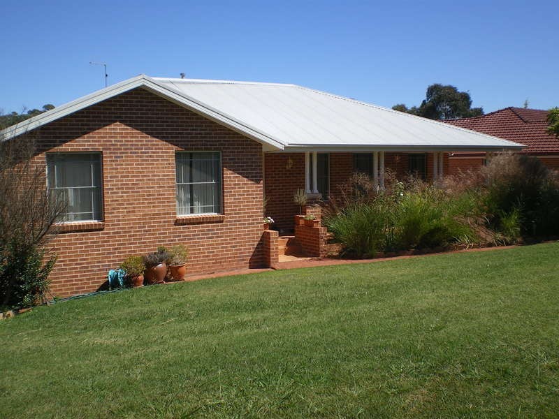 25 Kurumben Place, Bathurst NSW 2795