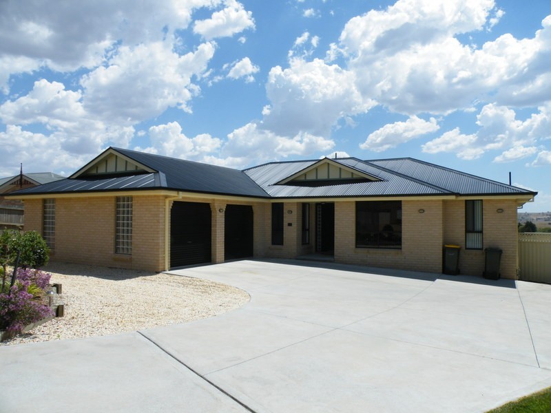 39 Country Way, Bathurst NSW 2795