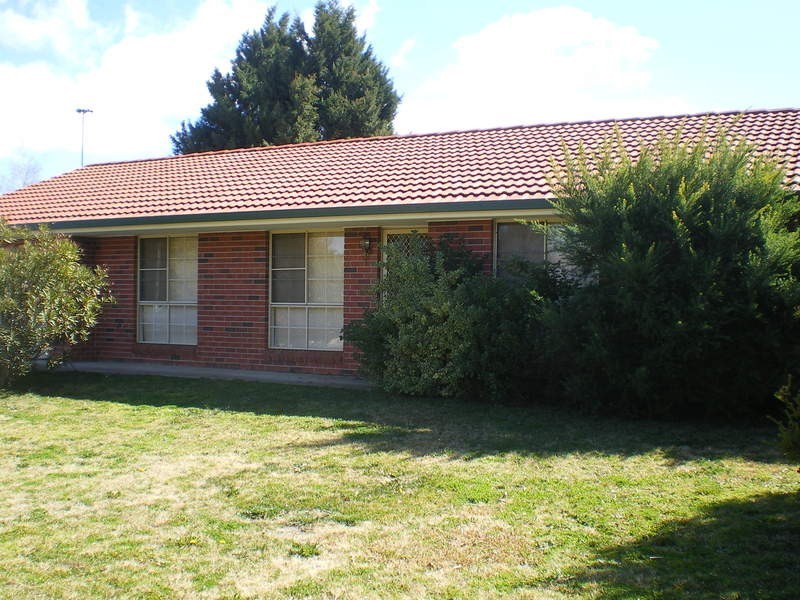 4 Freestone Way, Bathurst NSW 2795