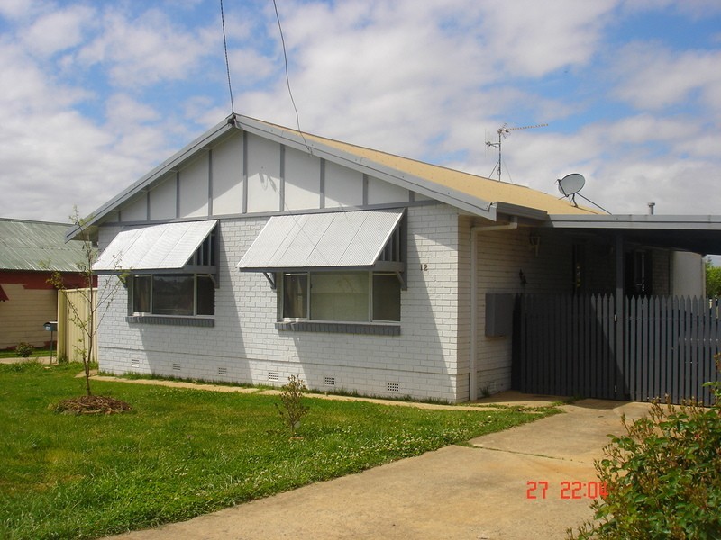 12 Loren Street, Bathurst NSW 2795