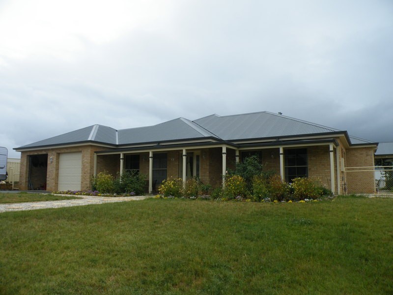 72 McBrian Drive, Bathurst NSW 2795