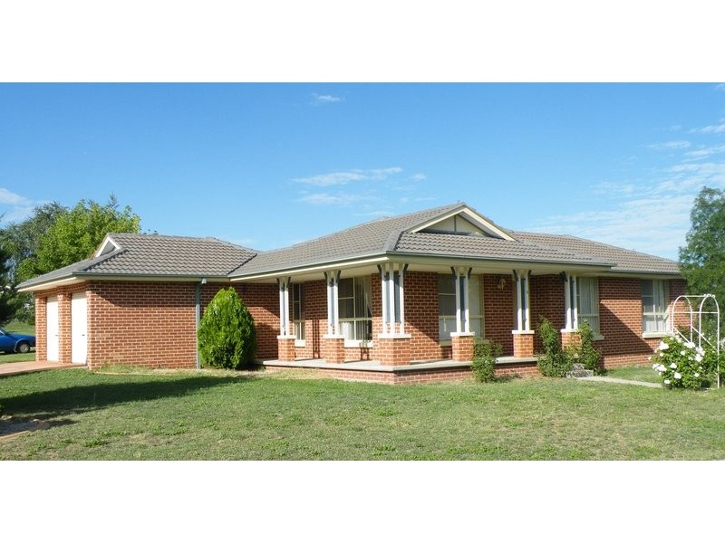6 Ussher Crescent, Bathurst NSW 2795