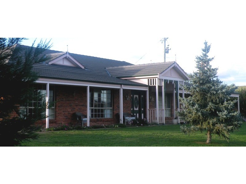 232 Thomas Drive, Bathurst NSW 2795