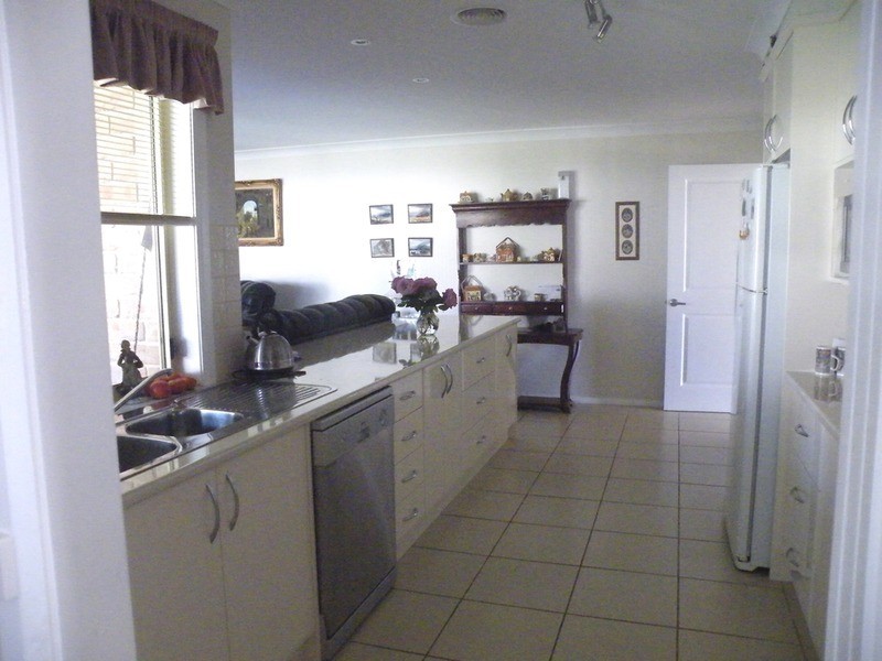 11 Walpole Close, Bathurst NSW 2795