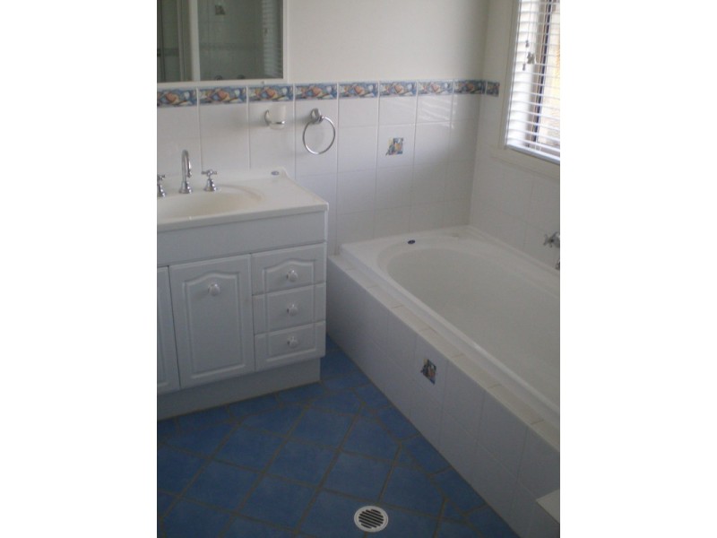 9 Riverside Retreat, Bathurst NSW 2795