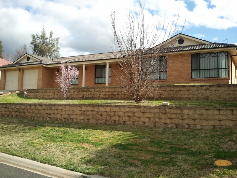 31 Cedar Drive, Bathurst NSW 2795