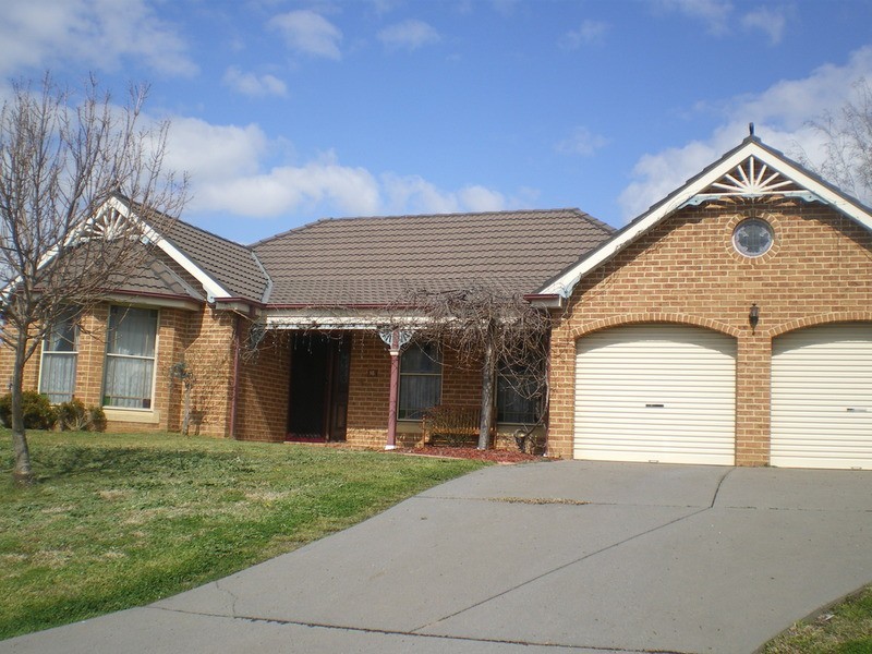 16 Stonestreet Place, Bathurst NSW 2795
