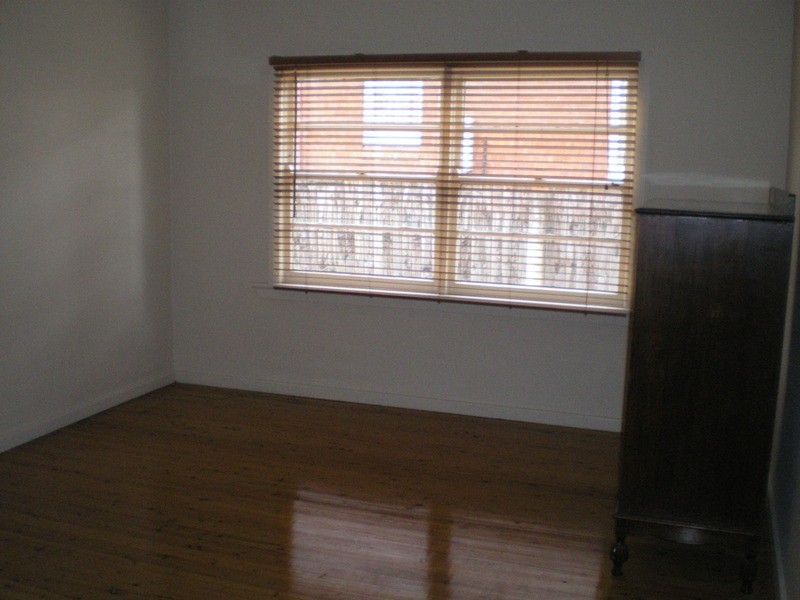 220 Durham Street, Bathurst NSW 2795