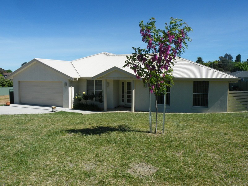 35 Cypress Crescent, Bathurst NSW 2795
