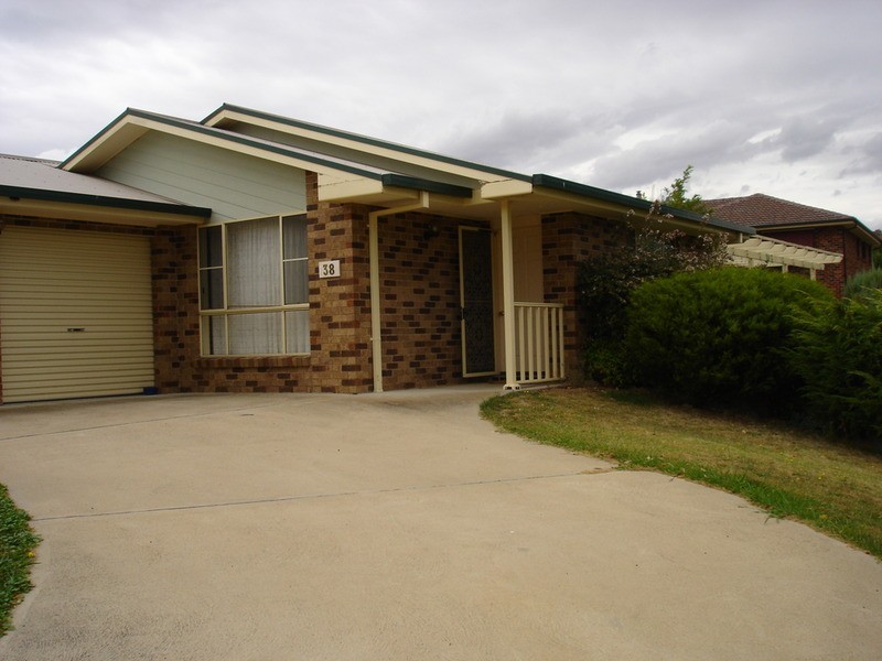 38 Opperman Way, Bathurst NSW 2795