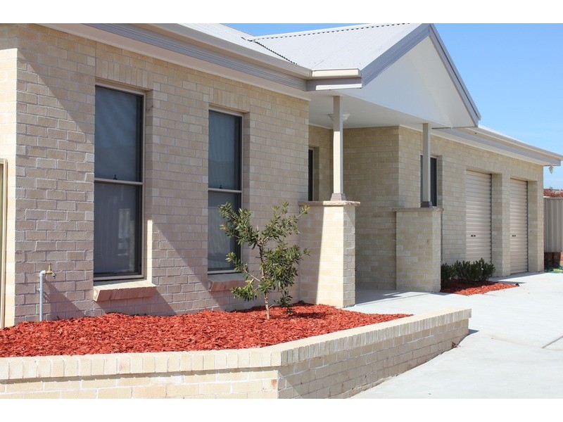 17 Joubert Place, Bathurst NSW 2795