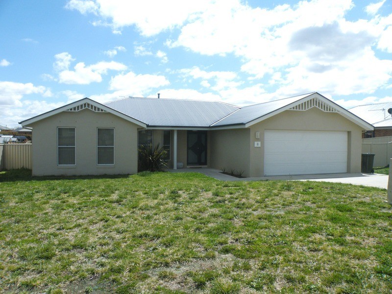 8 Joubert Drive, Bathurst NSW 2795