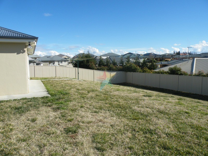 8 Joubert Drive, Bathurst NSW 2795